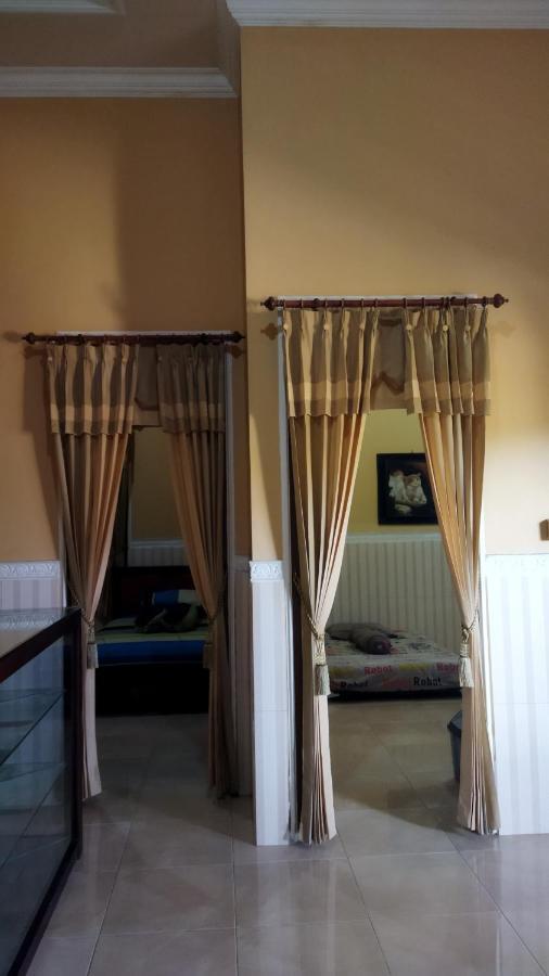 Bougenville Homestay Lembar  Exterior photo