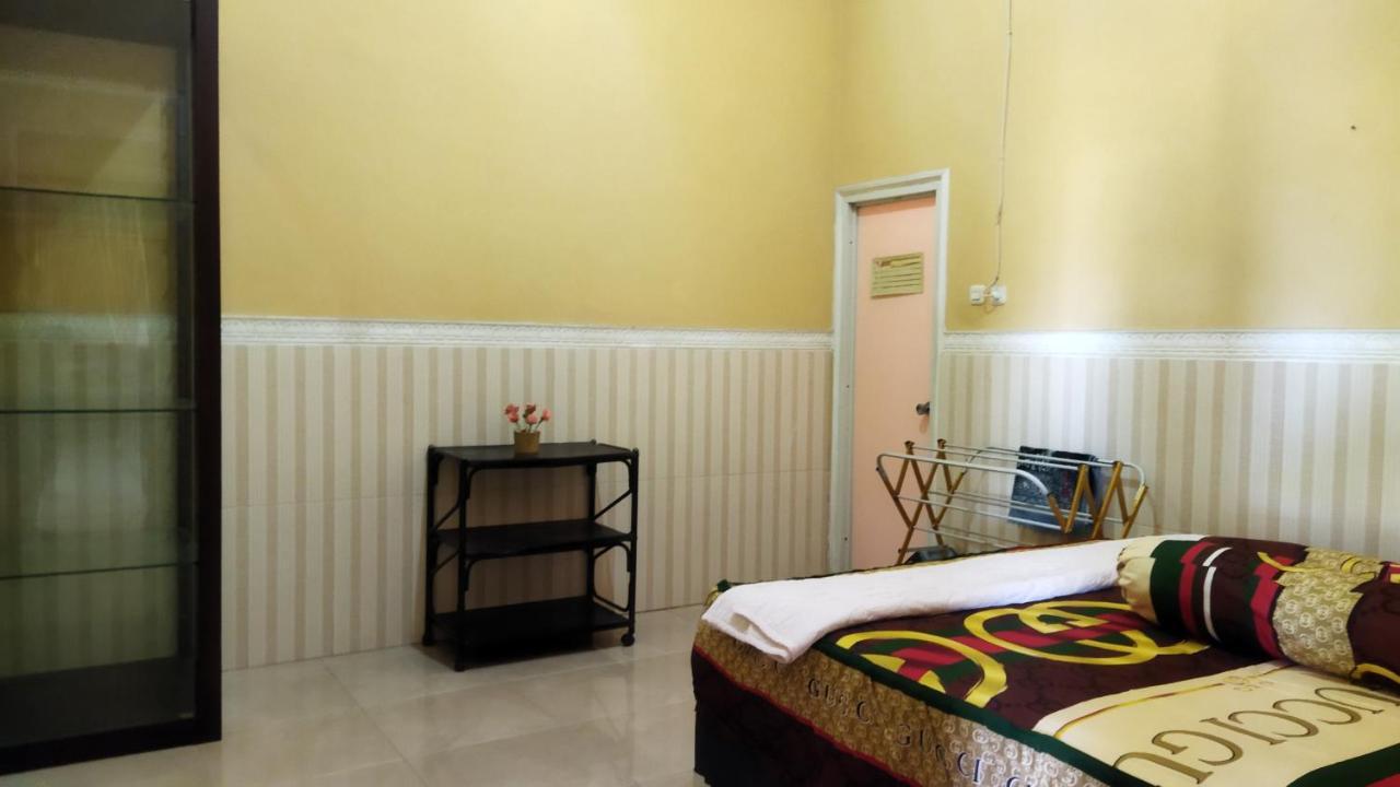 Bougenville Homestay Lembar  Exterior photo