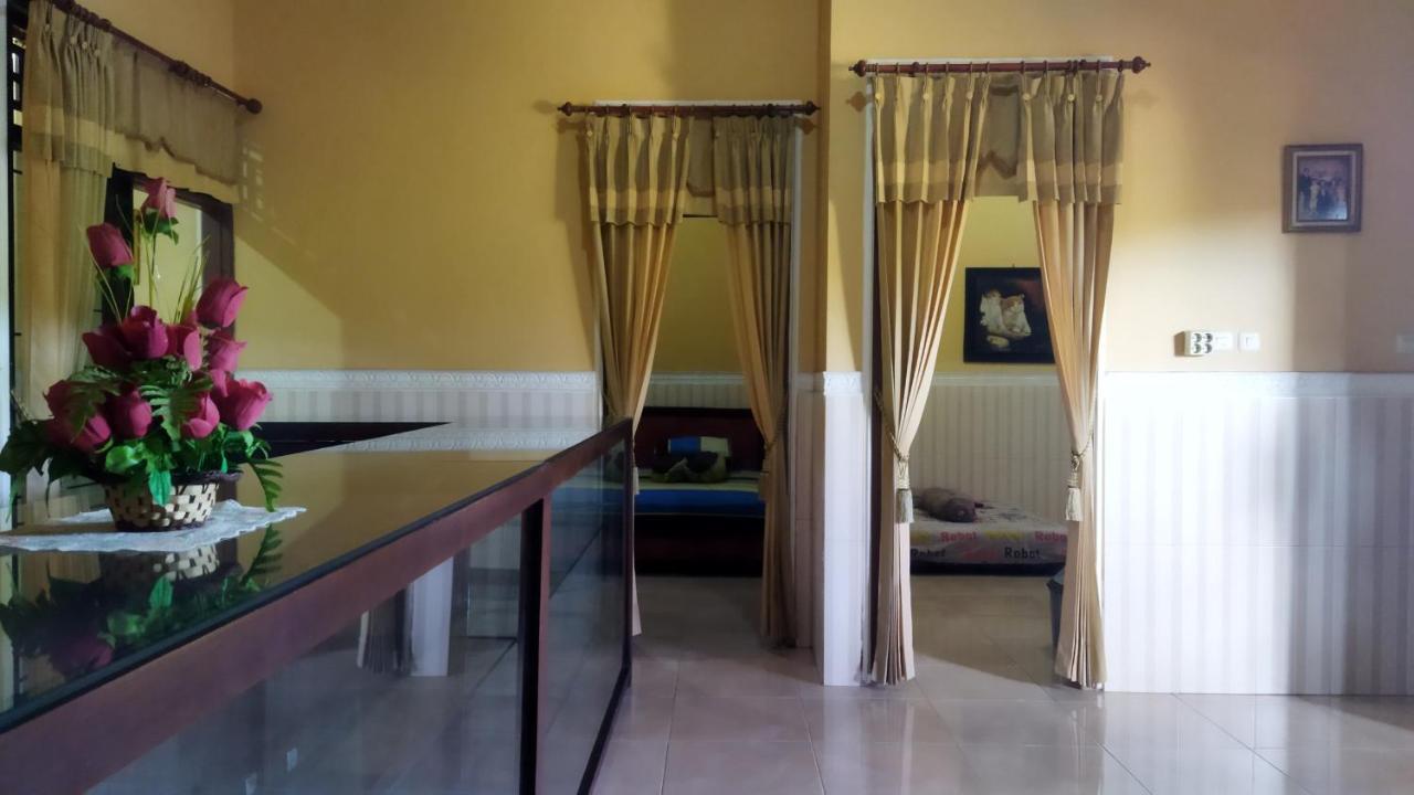 Bougenville Homestay Lembar  Exterior photo