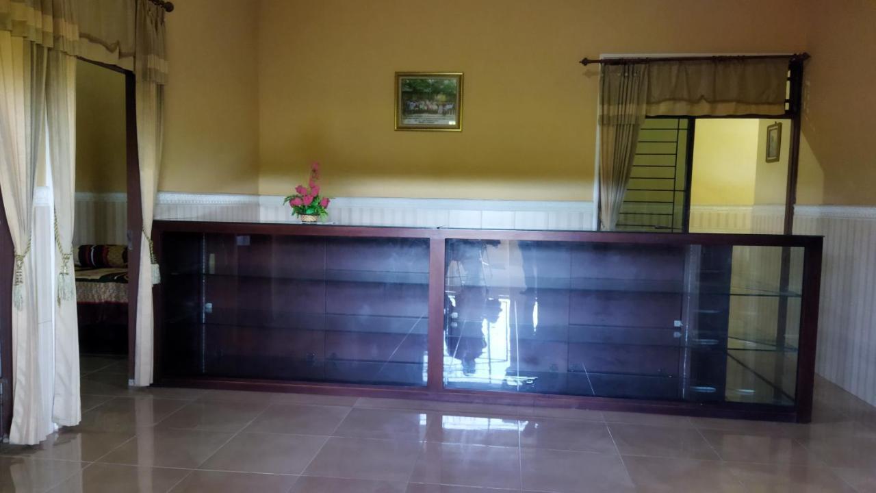 Bougenville Homestay Lembar  Exterior photo