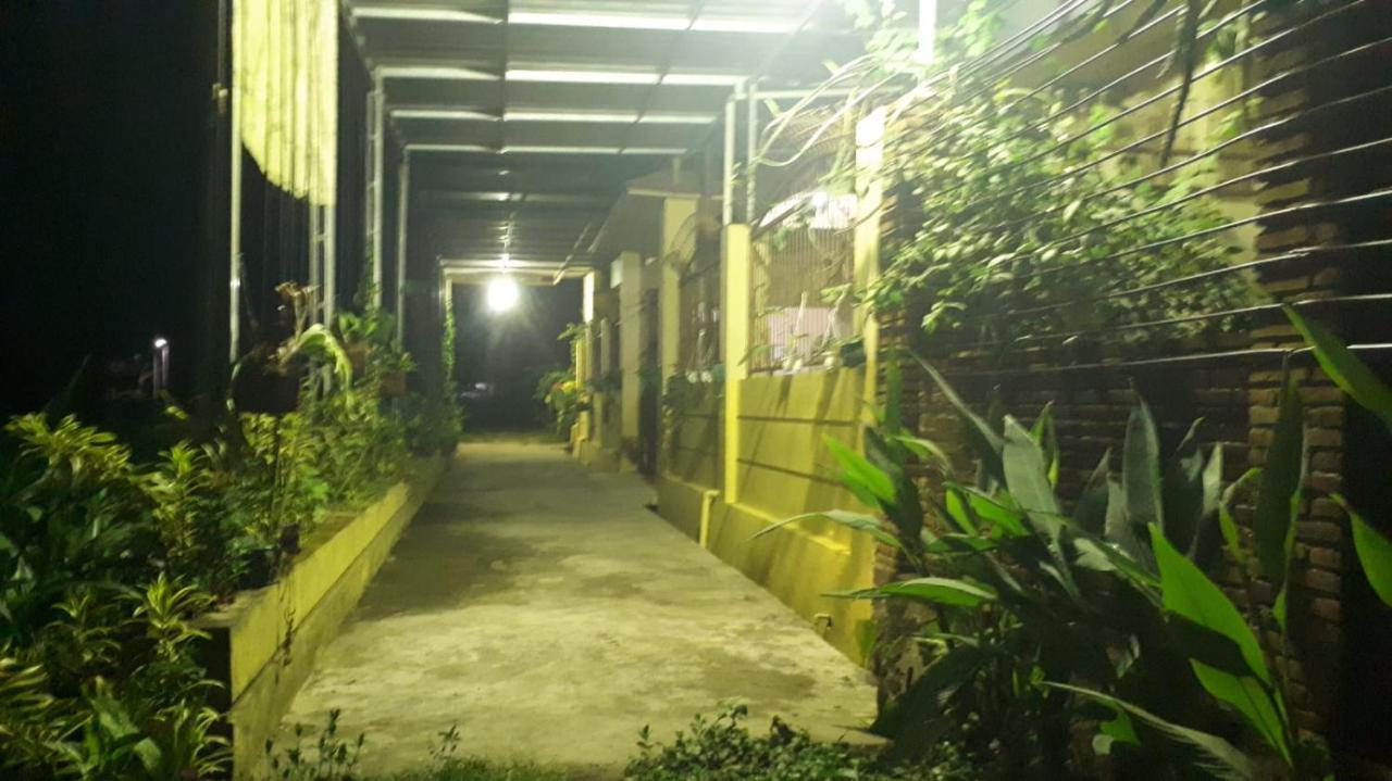Bougenville Homestay Lembar  Exterior photo