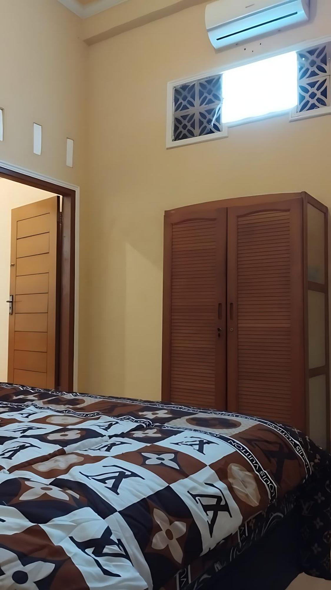 Bougenville Homestay Lembar  Exterior photo