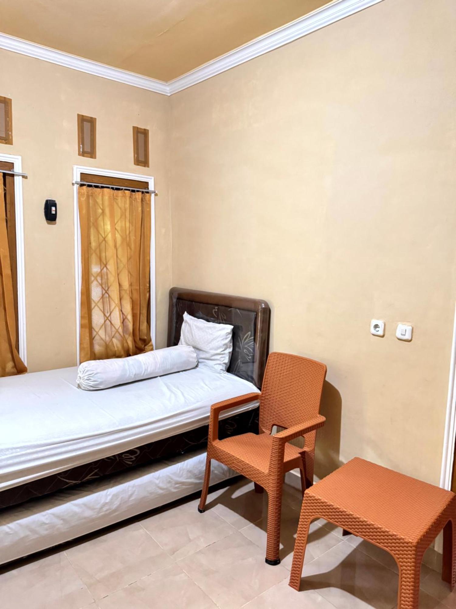 Bougenville Homestay Lembar  Exterior photo