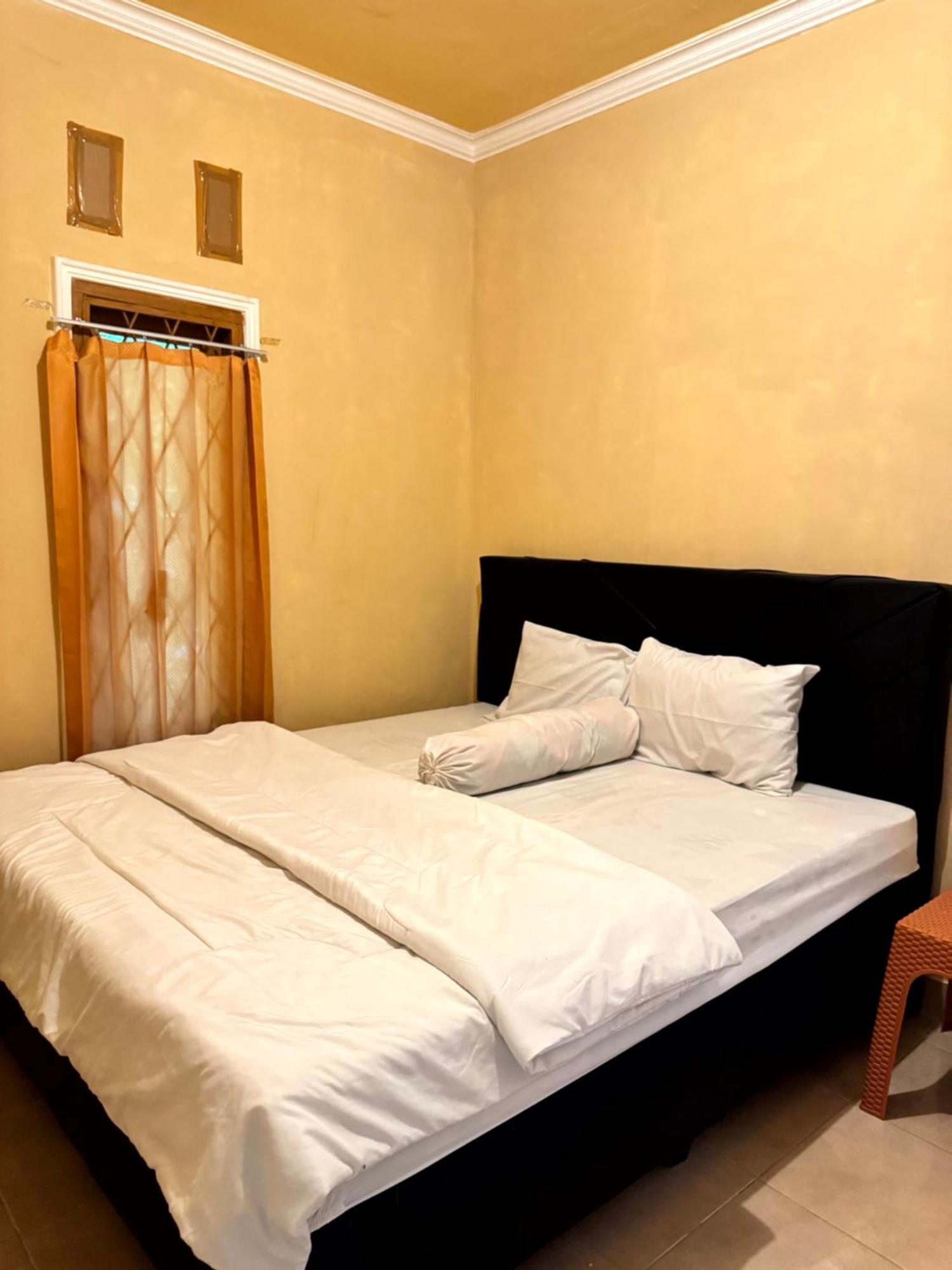 Bougenville Homestay Lembar  Exterior photo